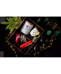 Elegancki zestaw prezentowy kubek porcelanowy La Mania, herbata cejlońska, pianka pod prysznic, krem do rąk Rituals