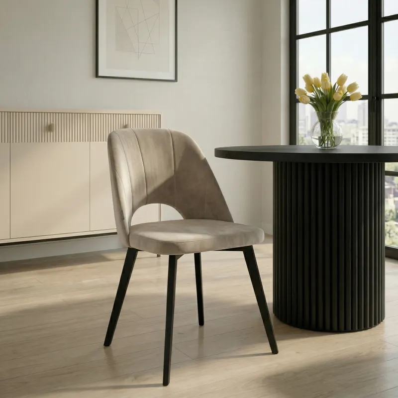 Krzesło tapicerowane welurowe GILDA - krzesło do salonu i jadalni ze złotymi nogami w stylu glamour